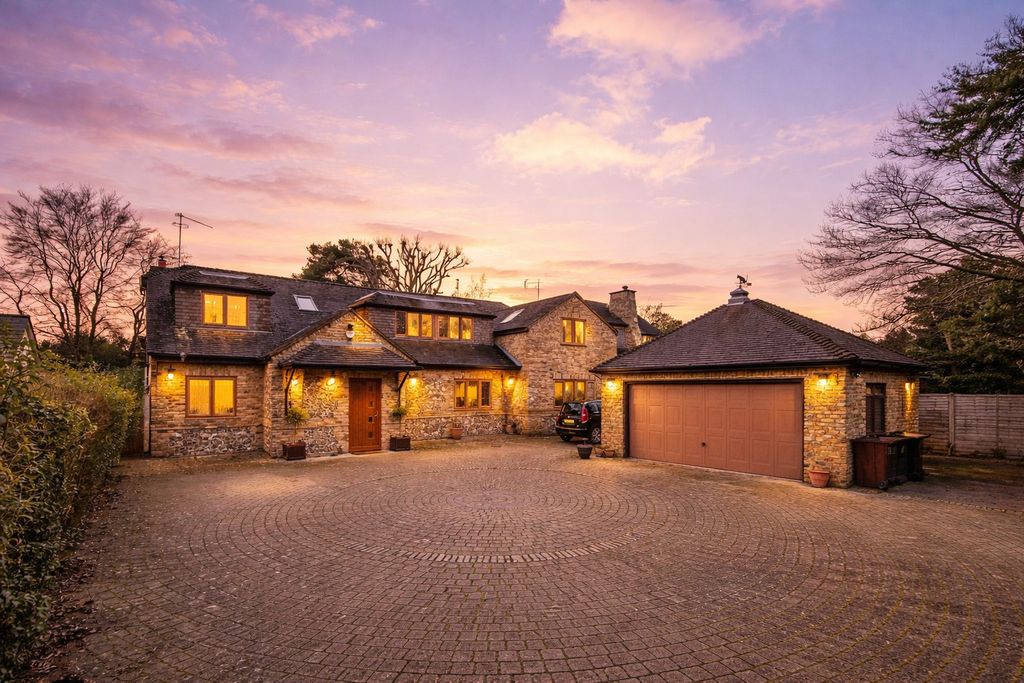 Property photo 2 of 39 4908203