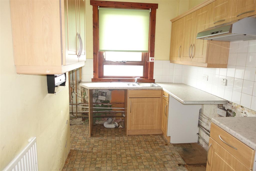 Property photo 2 of 7 Kitchen