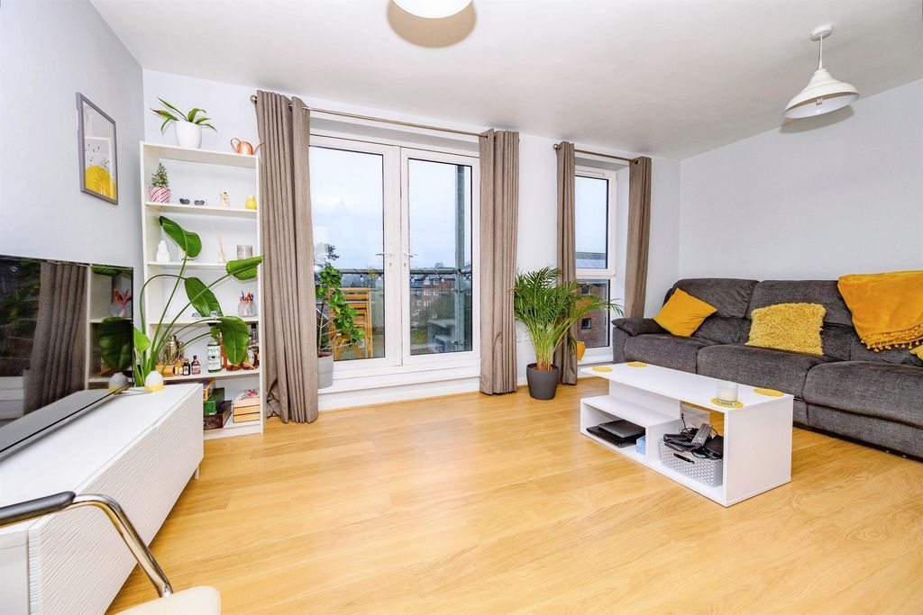 Property photo 3 of 11