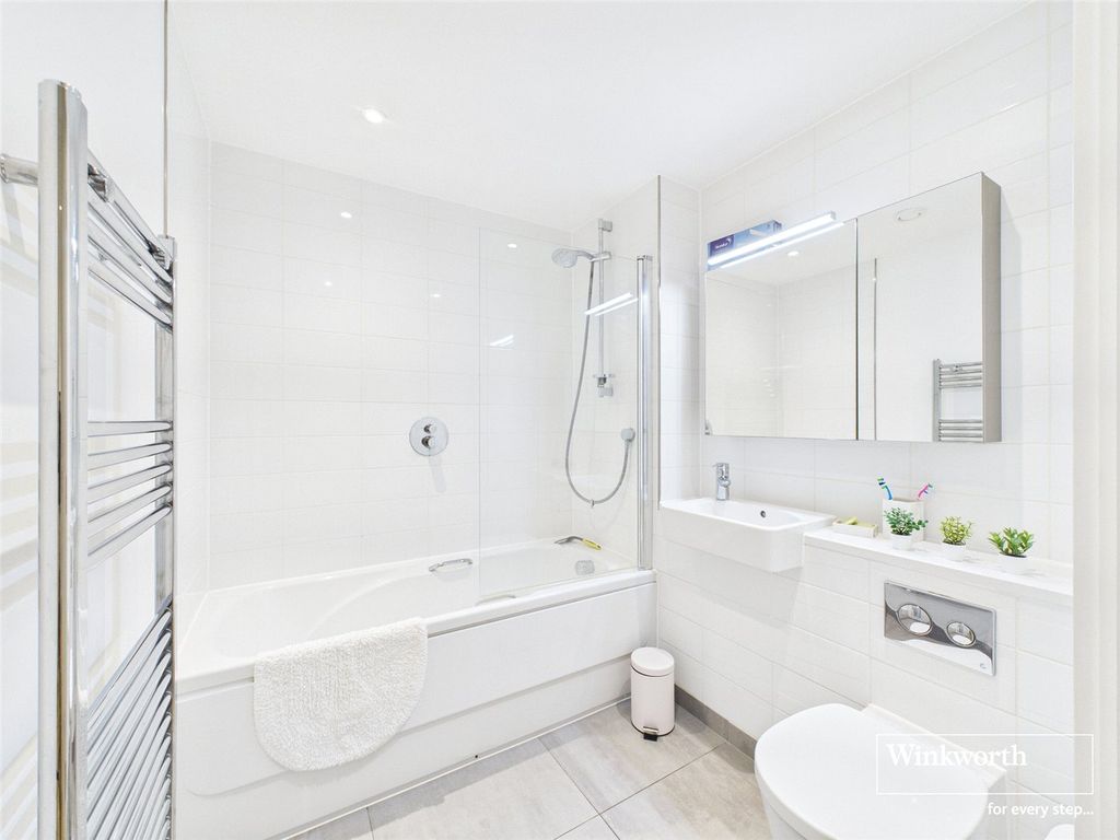 Property photo 3 of 13 Bathroom