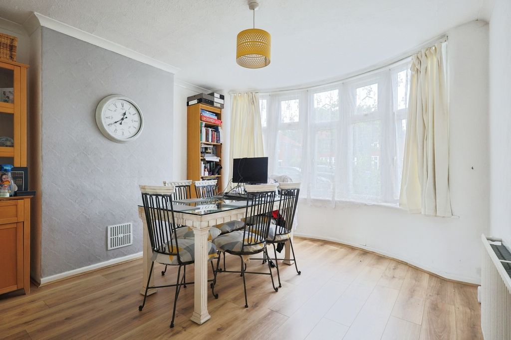 Property photo 3 of 17 Photo