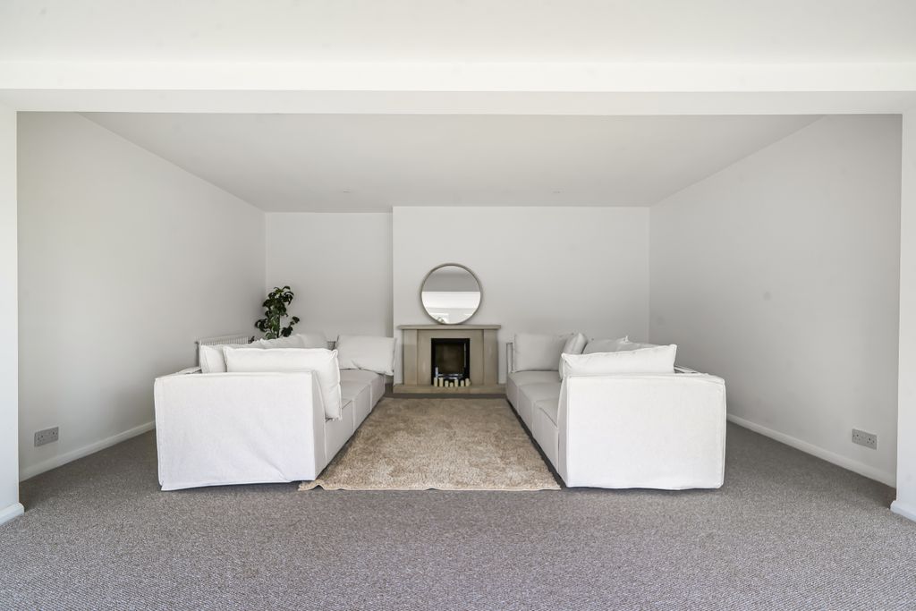 Property photo 2 of 16 1464668-7-6A0ee0Ae18207