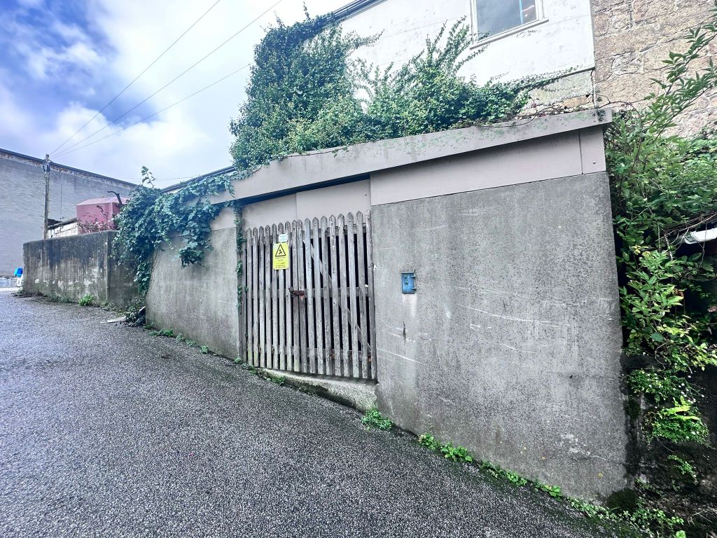 Property photo 1 of 4