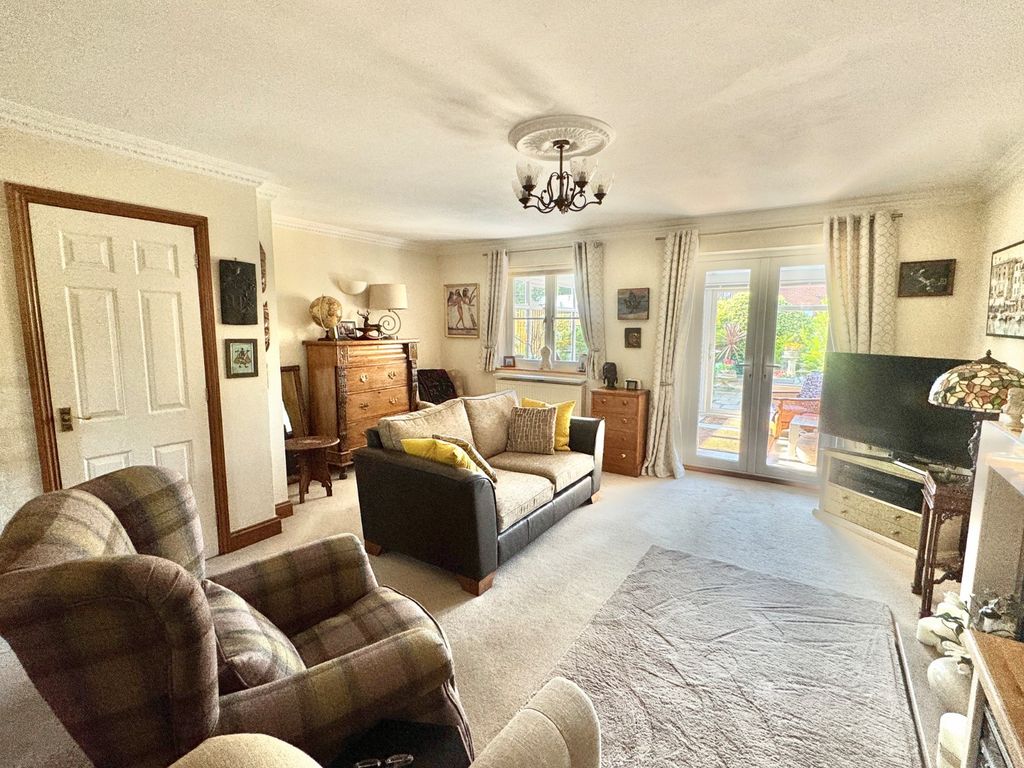 Property photo 3 of 19 Living Room