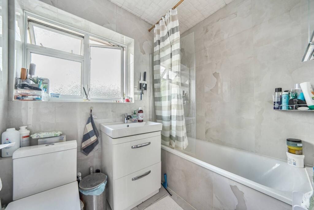Property photo 3 of 4 Bathroom