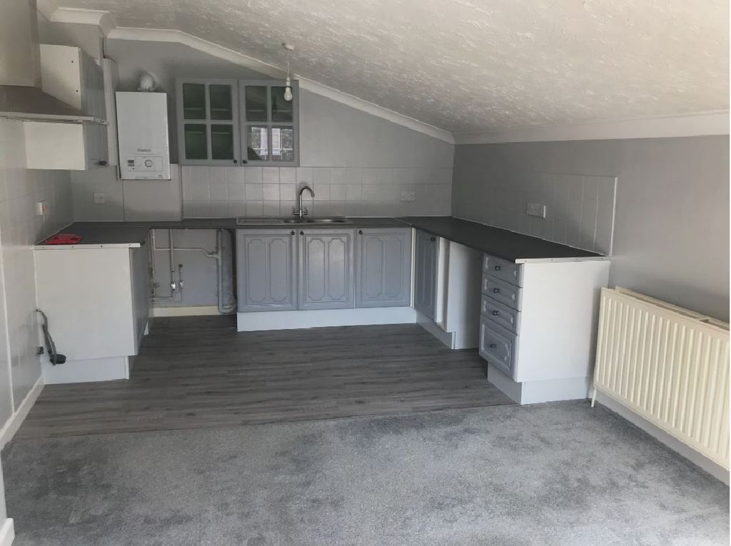 Property photo 3 of 6 Kitchen