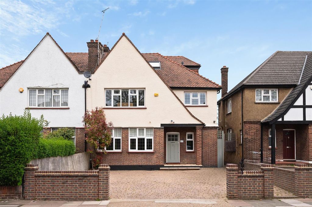 Property photo 1 of 35 Daniels_112 Anson Road Cricklewood, _035.Jpg