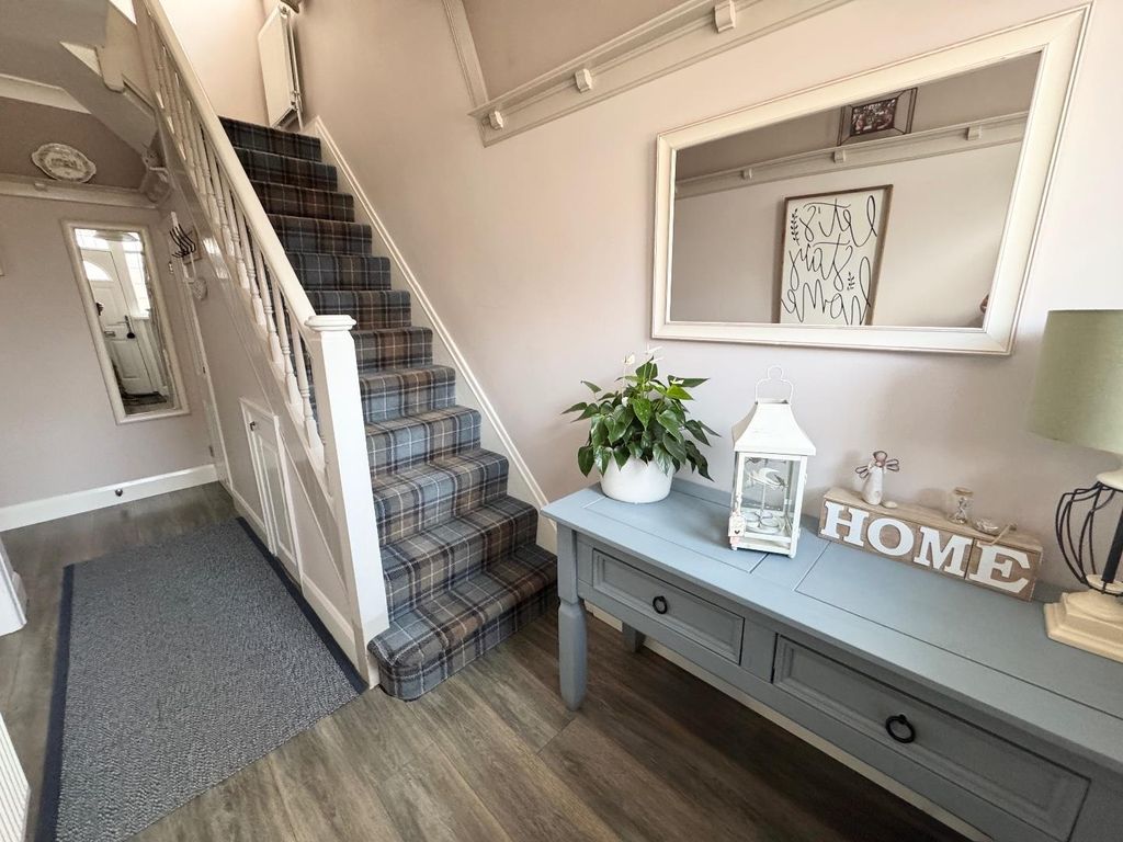 Property photo 2 of 17 Hallway