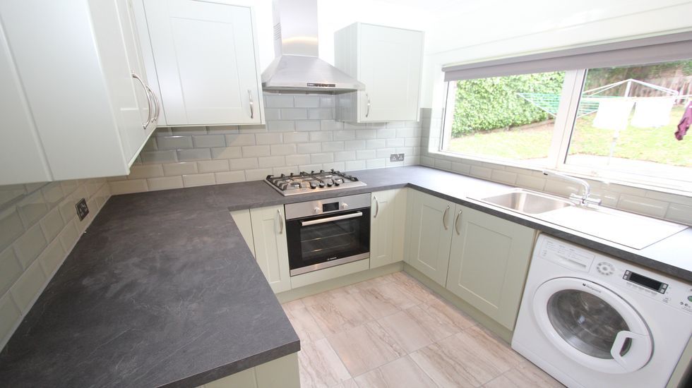 Property photo 2 of 7 Kitchen