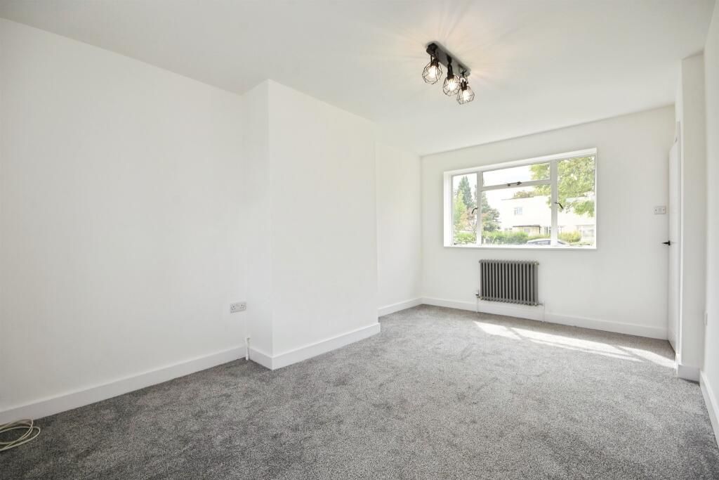 Property photo 3 of 9 Living Room