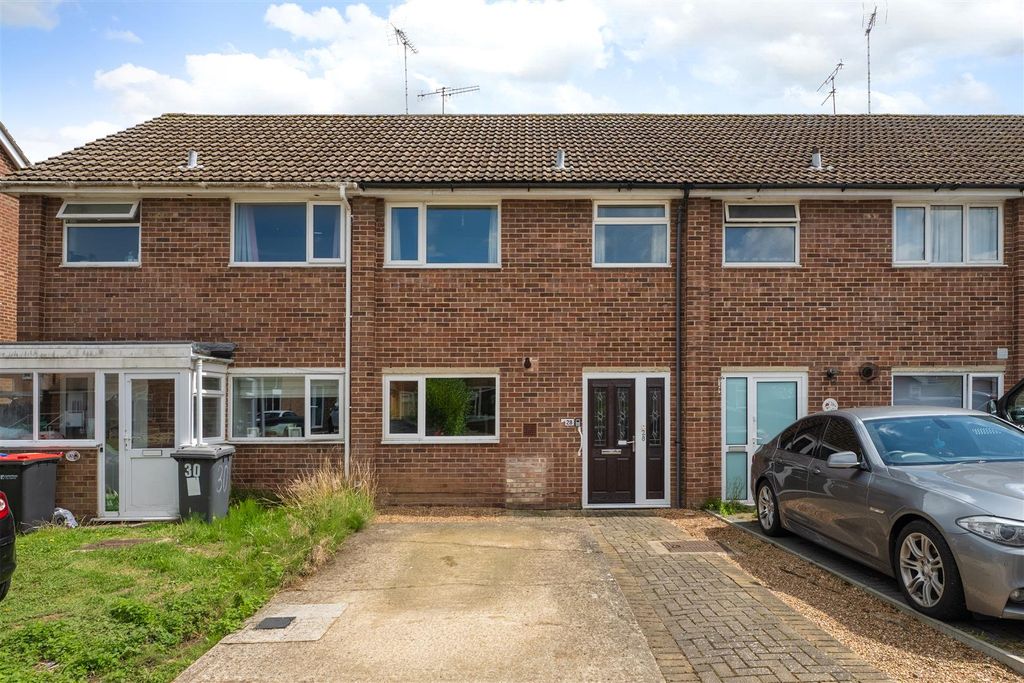 Property photo 1 of 14 Willow Close, Canterbury