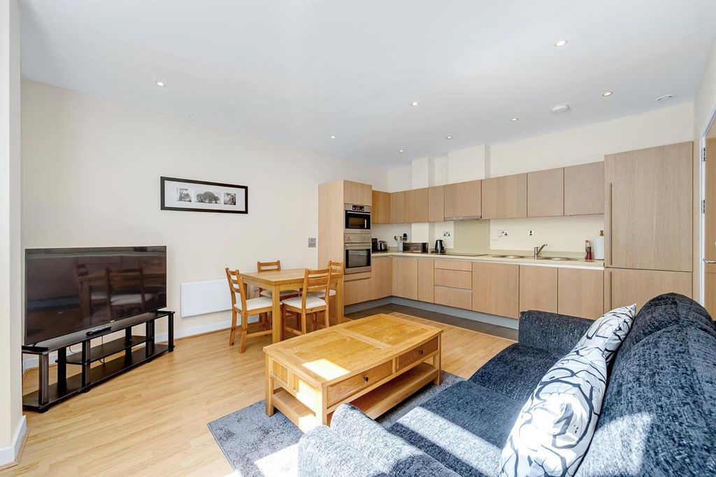 Property photo 2 of 8 273 Bromyard House-4.Jpg