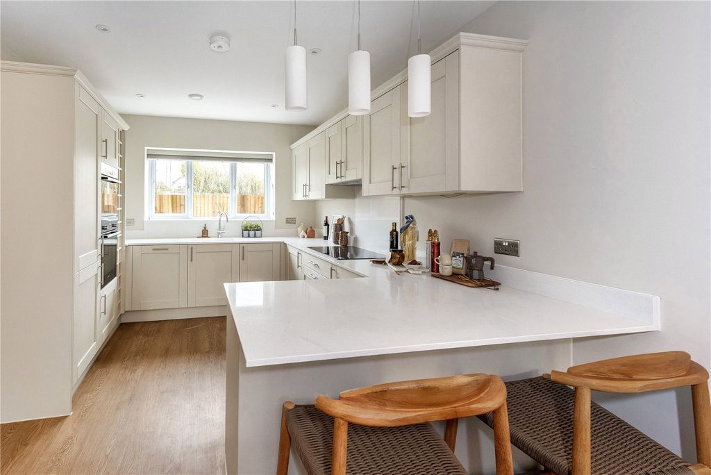 Property photo 3 of 13 Picture No. 02