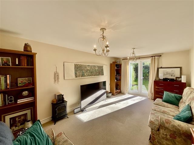 Property photo 3 of 21 Lounge