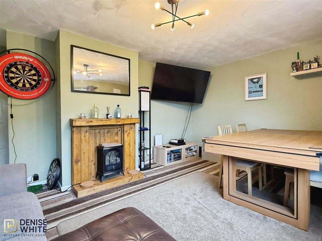 Property photo 3 of 18 Living Room