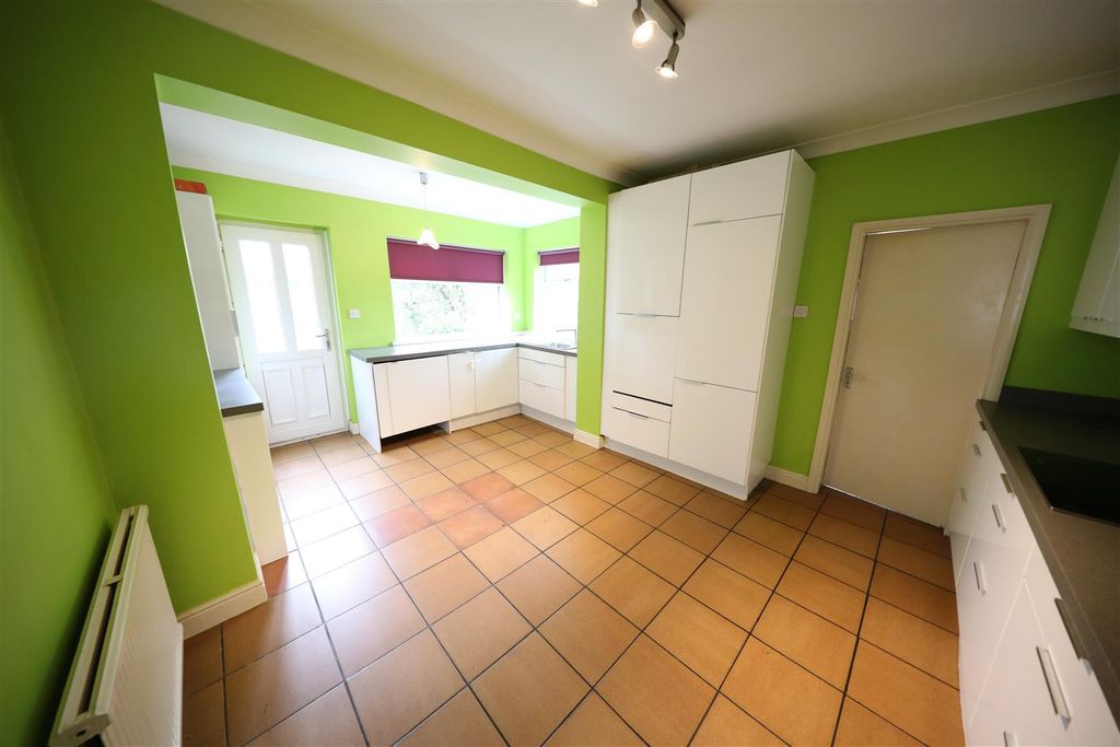 Property photo 2 of 19 Kitchen