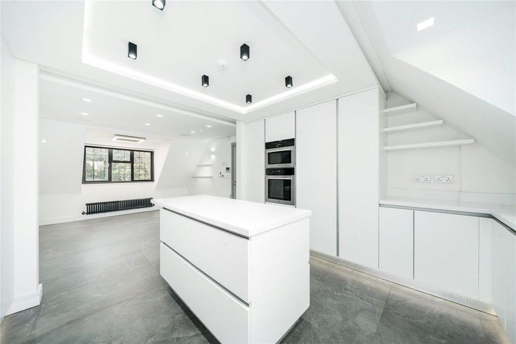 Additional image 7 of 3 bed flat to rentBeech Hill Avenue, Hadley Wood EN4