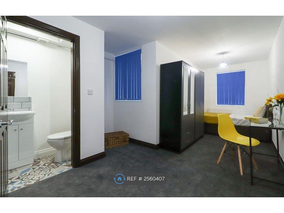 Property photo 1 of 10 Room 2