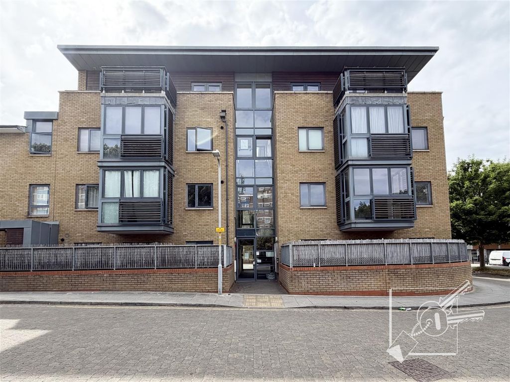 Property photo 1 of 11 External