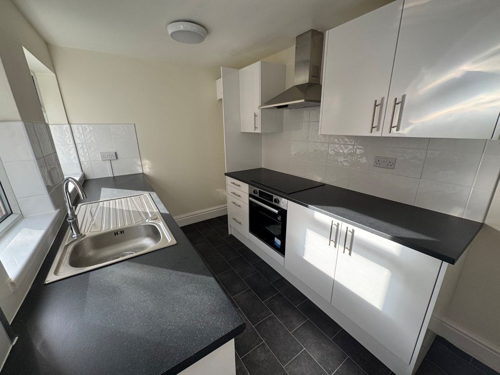 Property photo 2 of 11 Kitchen