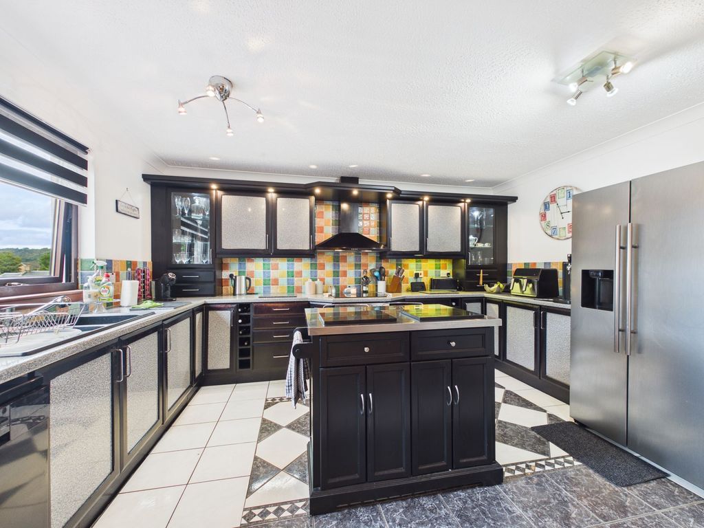 Property photo 3 of 24 Kitchen