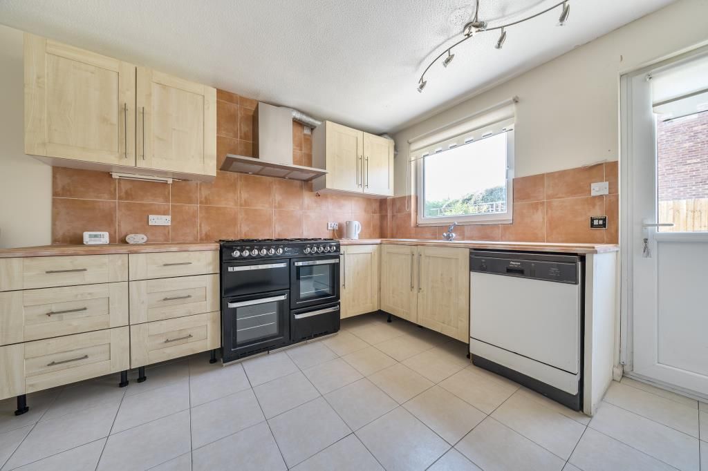 Property photo 2 of 25 Kitchen