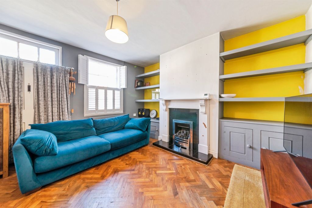 Property photo 2 of 17