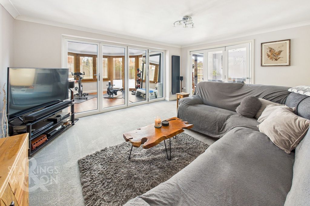 Property photo 2 of 23