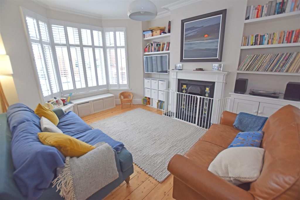 Property photo 2 of 14 Lounge.Jpg