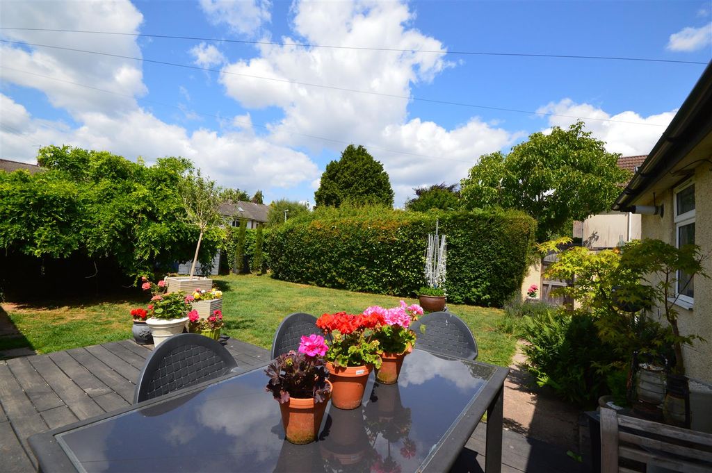 Property photo 2 of 31 Gardens