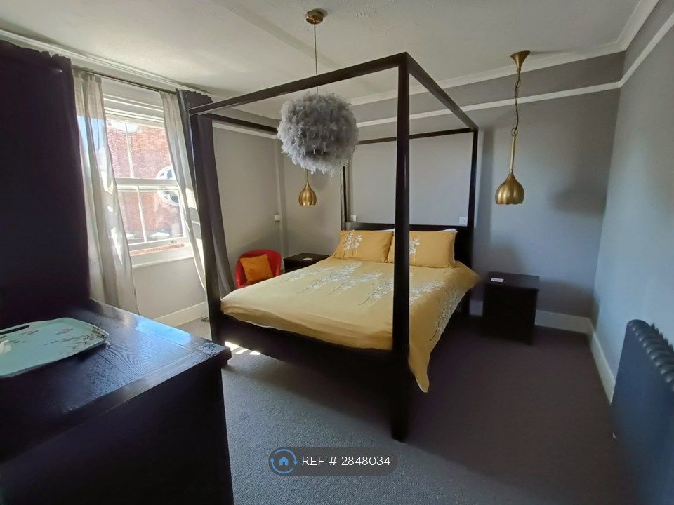 Property photo 2 of 9 Bedroom