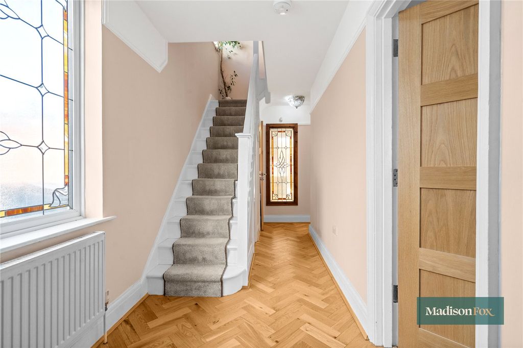 Property photo 2 of 27 Picture No. 01