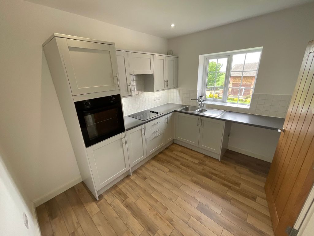 Property photo 3 of 14 Kitchen