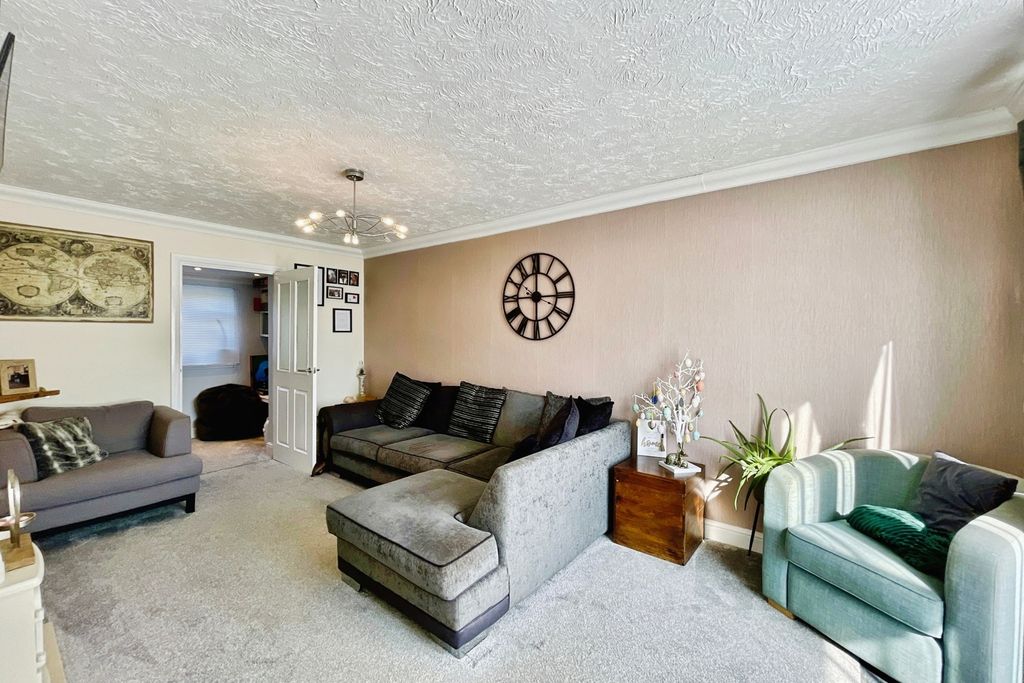 Property photo 2 of 17 Photo