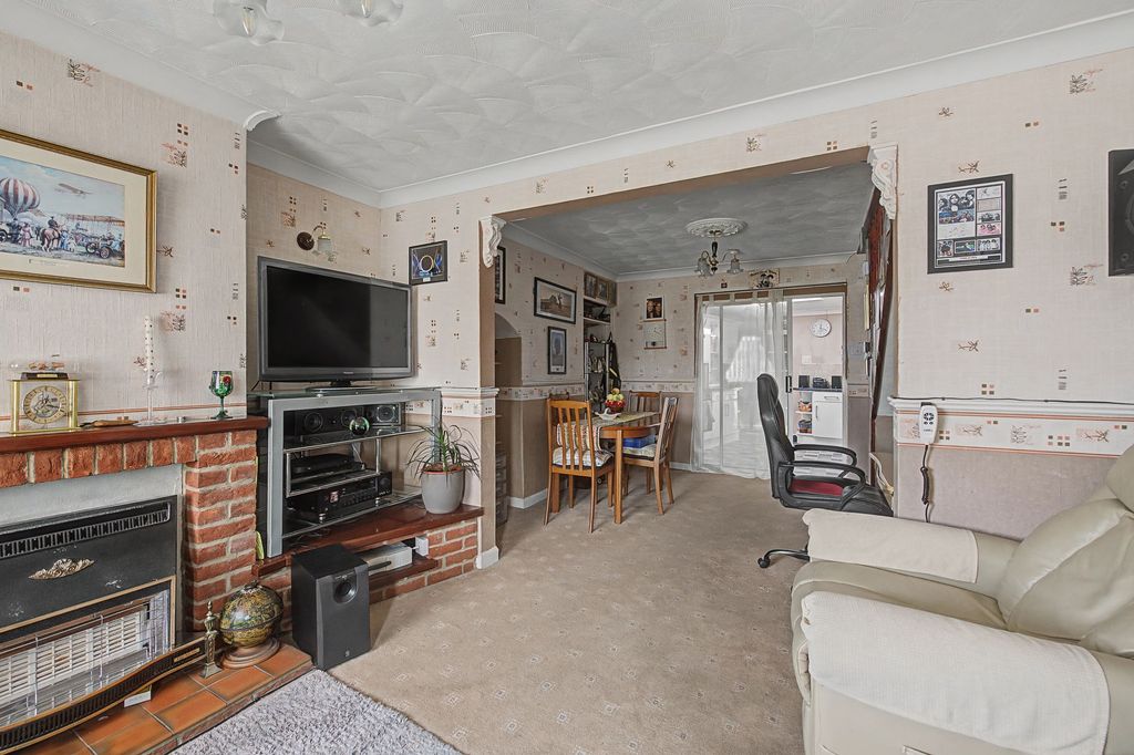 Property photo 2 of 20