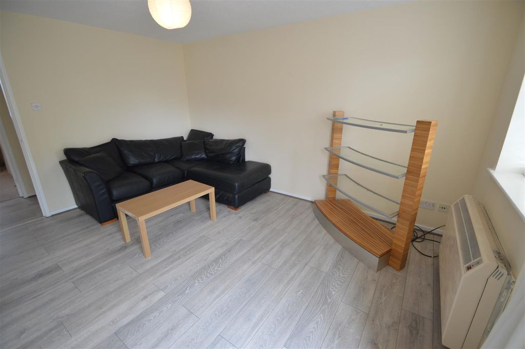 Property photo 2 of 6