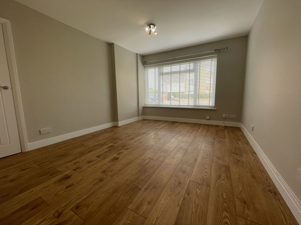 Property photo 3 of 9 Gallery