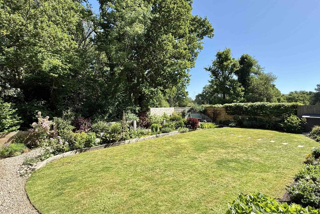 Property photo 3 of 28 Gallery