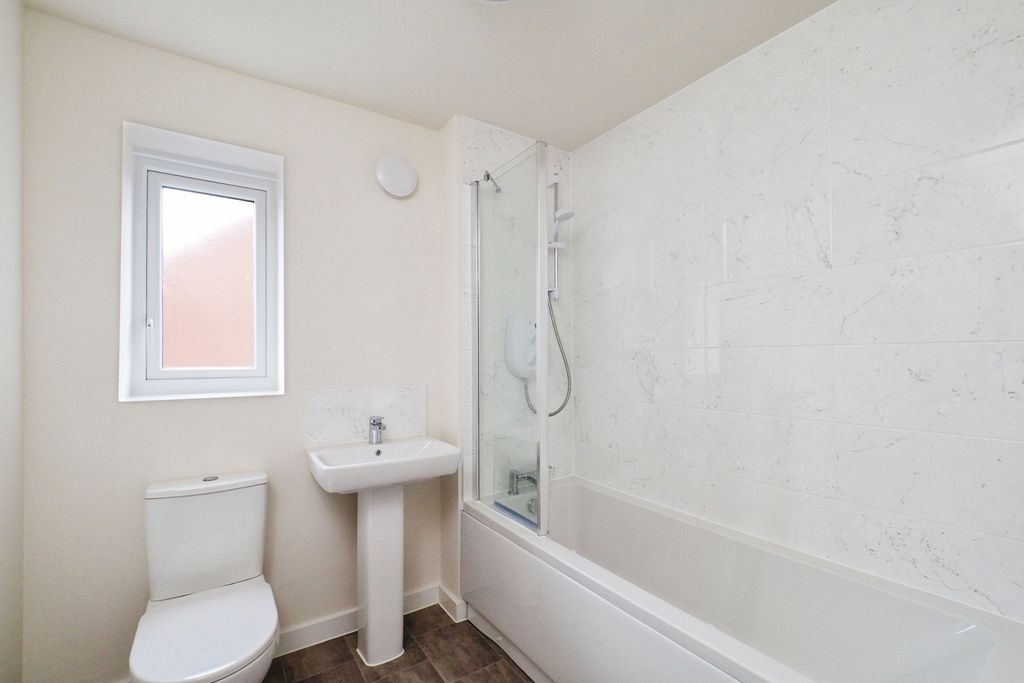 Property photo 3 of 15 Bathroom