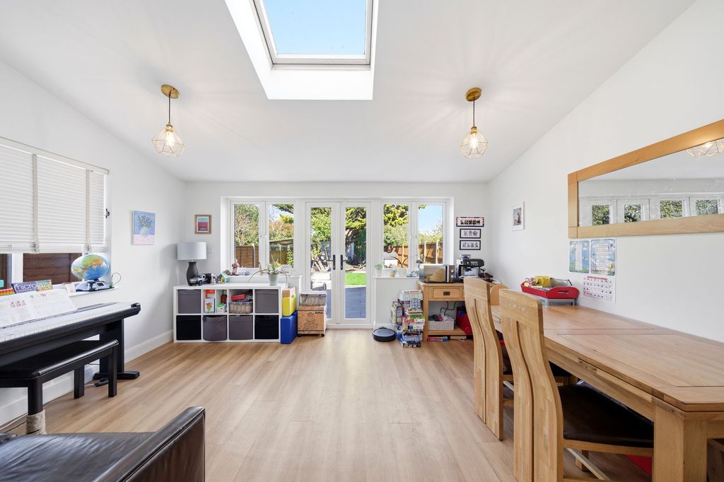 Property photo 3 of 21