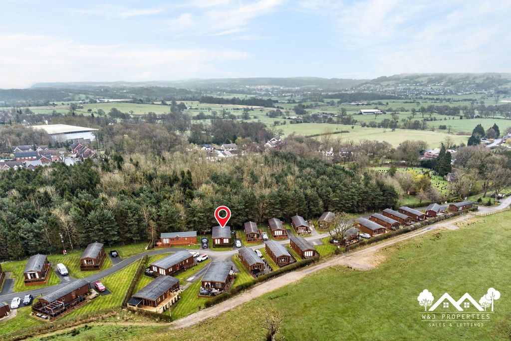 Property photo 2 of 39