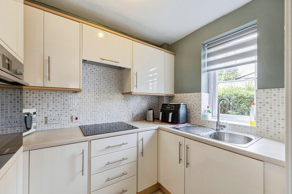 Property photo 3 of 20 Kitchen