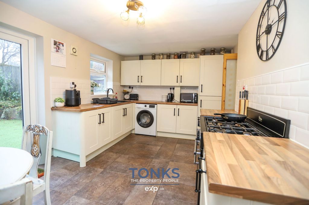 Property photo 2 of 21