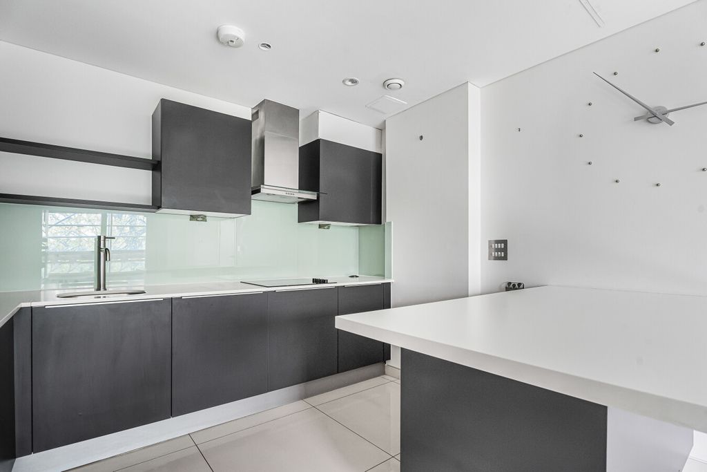 Property photo 3 of 18 Photo 2