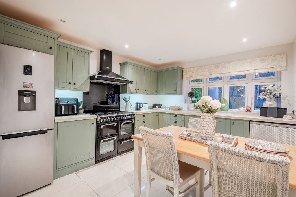 Property photo 3 of 21