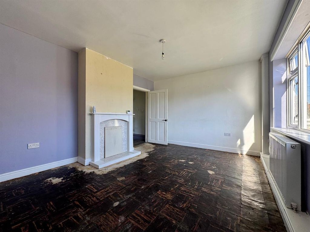 Property photo 2 of 12 Lounge