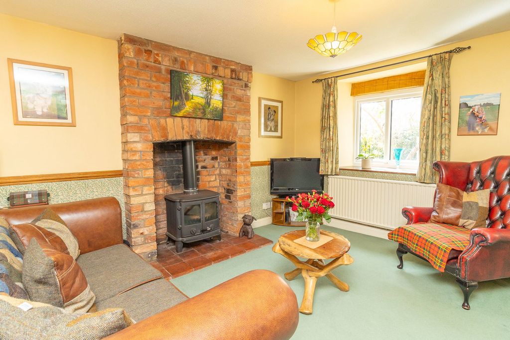 Property photo 2 of 28