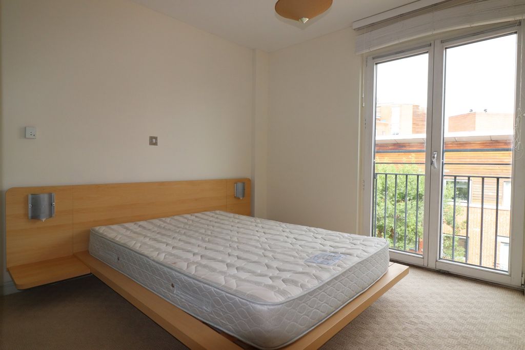 Property photo 3 of 8 Photo 06