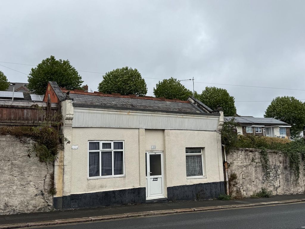 Property photo 2 of 10