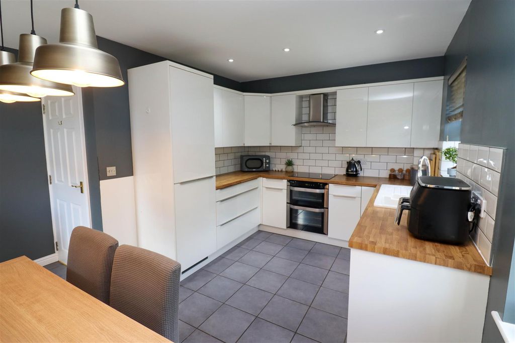 Property photo 3 of 25 Kitchen/Breakfast Room (1st Floor)